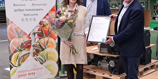 Ridder ontvangt HortiQ certificaat.jpg