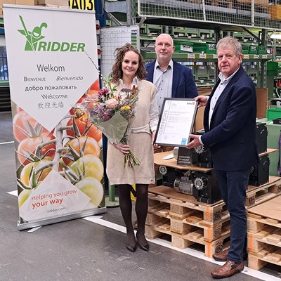 Ridder ontvangt HortiQ certificaat.jpg